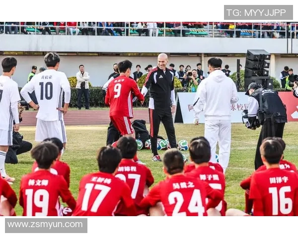 与足球明星同框的精彩瞬间分享我的偶像之旅