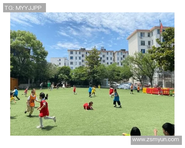 幼儿园足球明星走廊展示孩子们的运动热情与团队精神的精彩瞬间